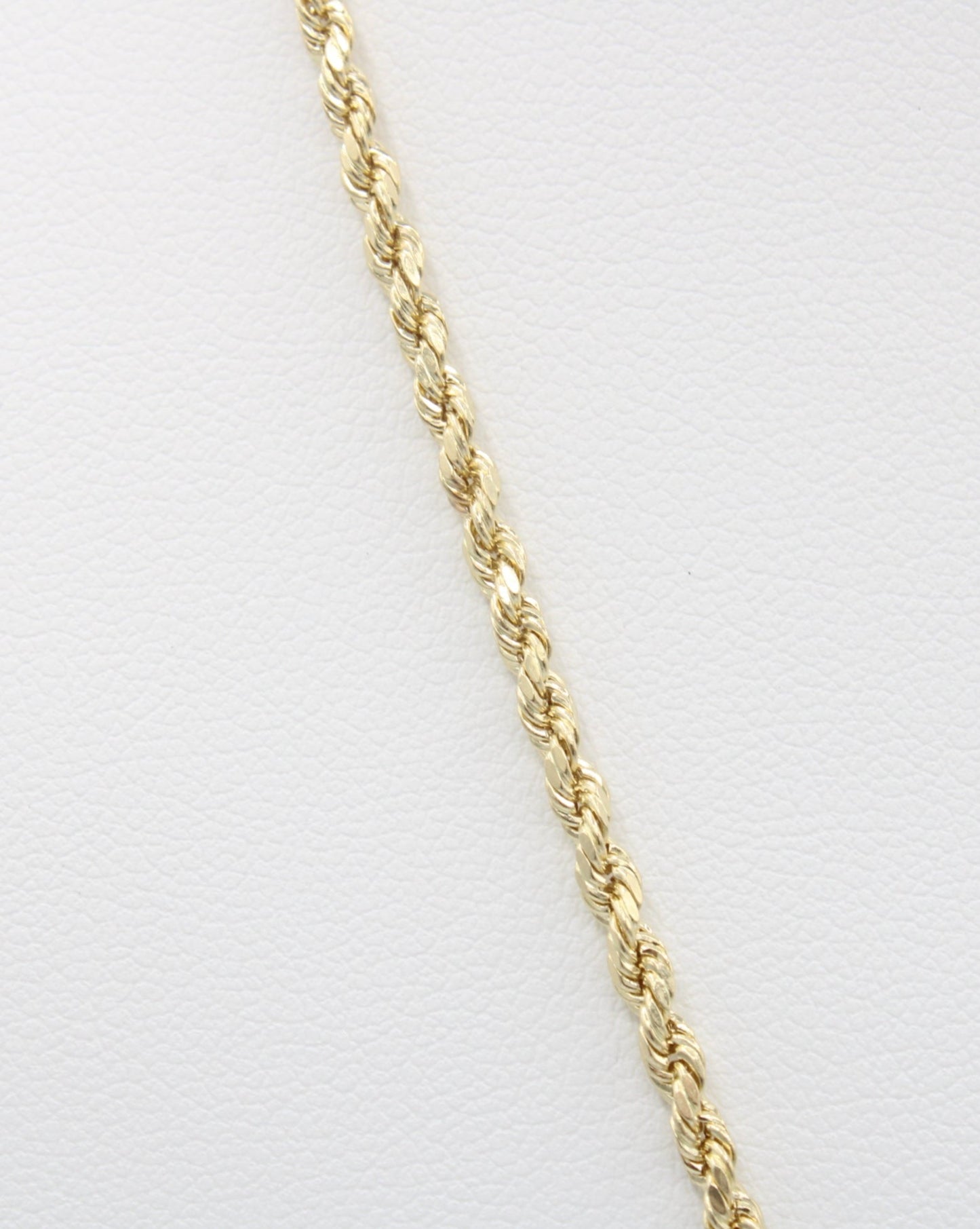 14K Divino Nino Pendant W/ Hollow Rope Chain